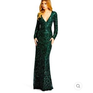 Mac Duggal V-Neck Gown in Forest--Size 4